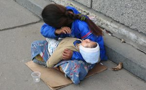 Попрошайкам будут давать срок за использование малолетних детей Попрошайкам будут давать срок за использование малолетних детей