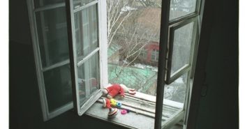 Дворник, поймавший девочку на лету: “Я счастлив, что смог спасти ей жизнь” Выпавшую с балкона 7-го этажа девочку поймал дворник