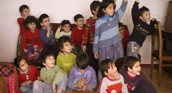 В Бишкеке более 15 тыс. детей нуждаются в помощи