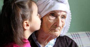 106-летняя турецкая бабушка отказалась от пенсии по старости