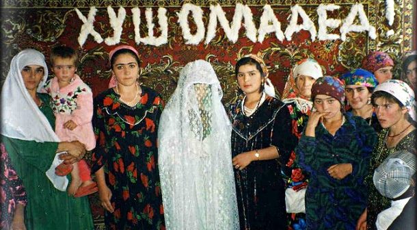 В Таджикистане участились браки по скайпу