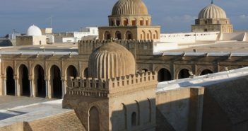 Тунис намерен закрыть 80 мечетей