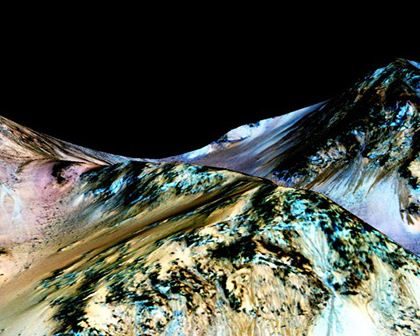 НАСА: на Марсе есть сезонные потоки воды