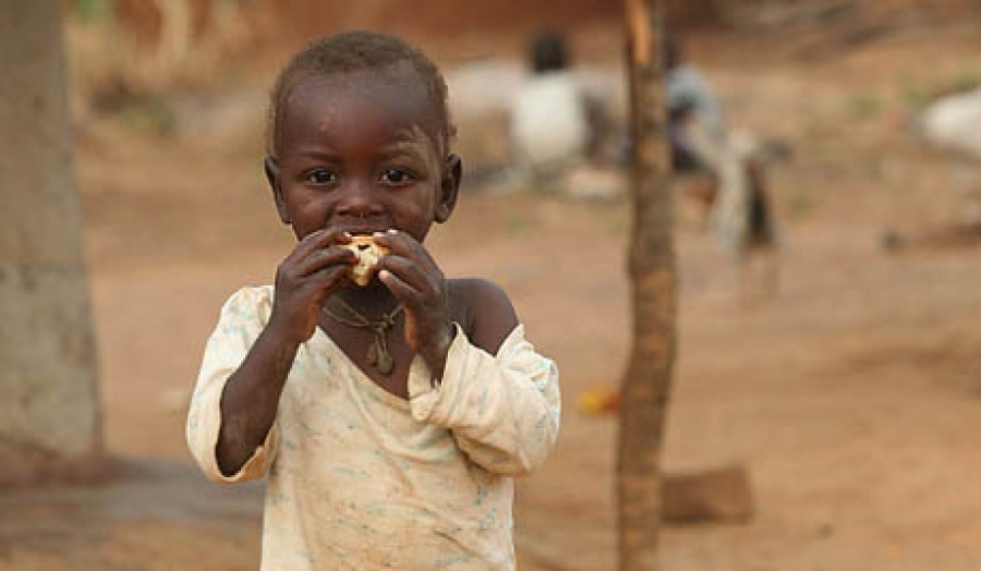 Избавление от голода. Африканские дети Голодные. Бедные африканские дети.