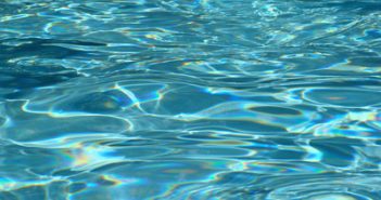 вода