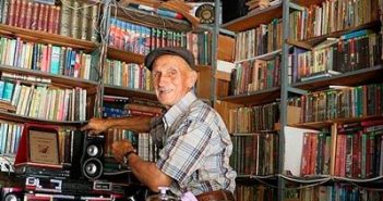 Мусульманин превратил магазин в библиотеку книги