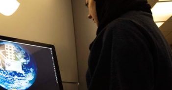 Уволенная за ношение платка мусульманка выиграла суд